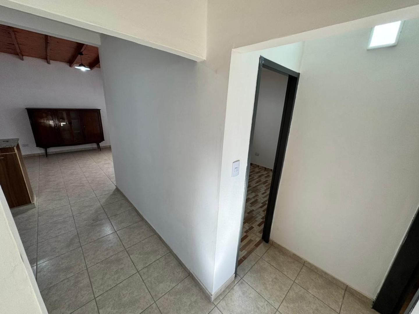 CASA - 2 DORMITORIOS  CON COCHERA - ITUZAINGO