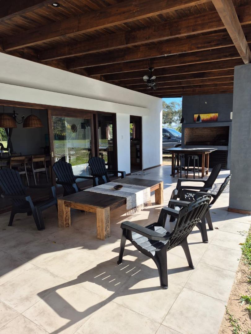 SPECTACULAR CASA A ESTRENAR AMOBLADA CON PILETA