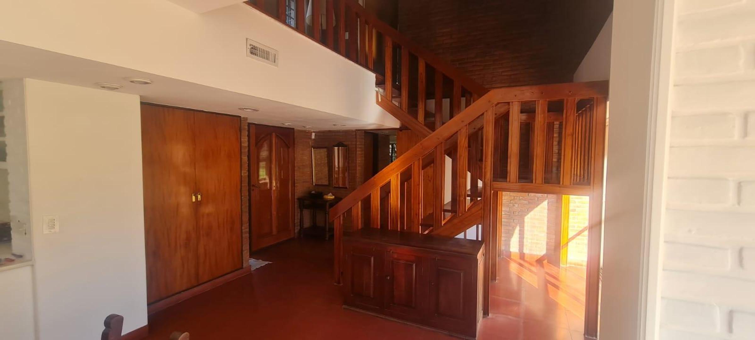 Alquiler de casa 4 dormitorios.