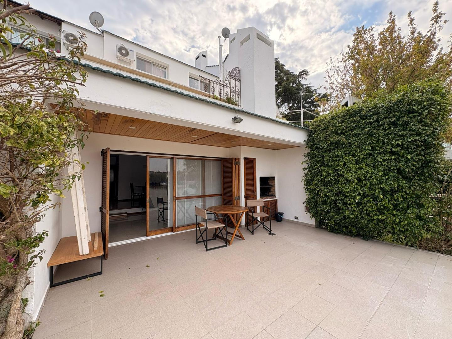 Escalada 2400, Piso PB