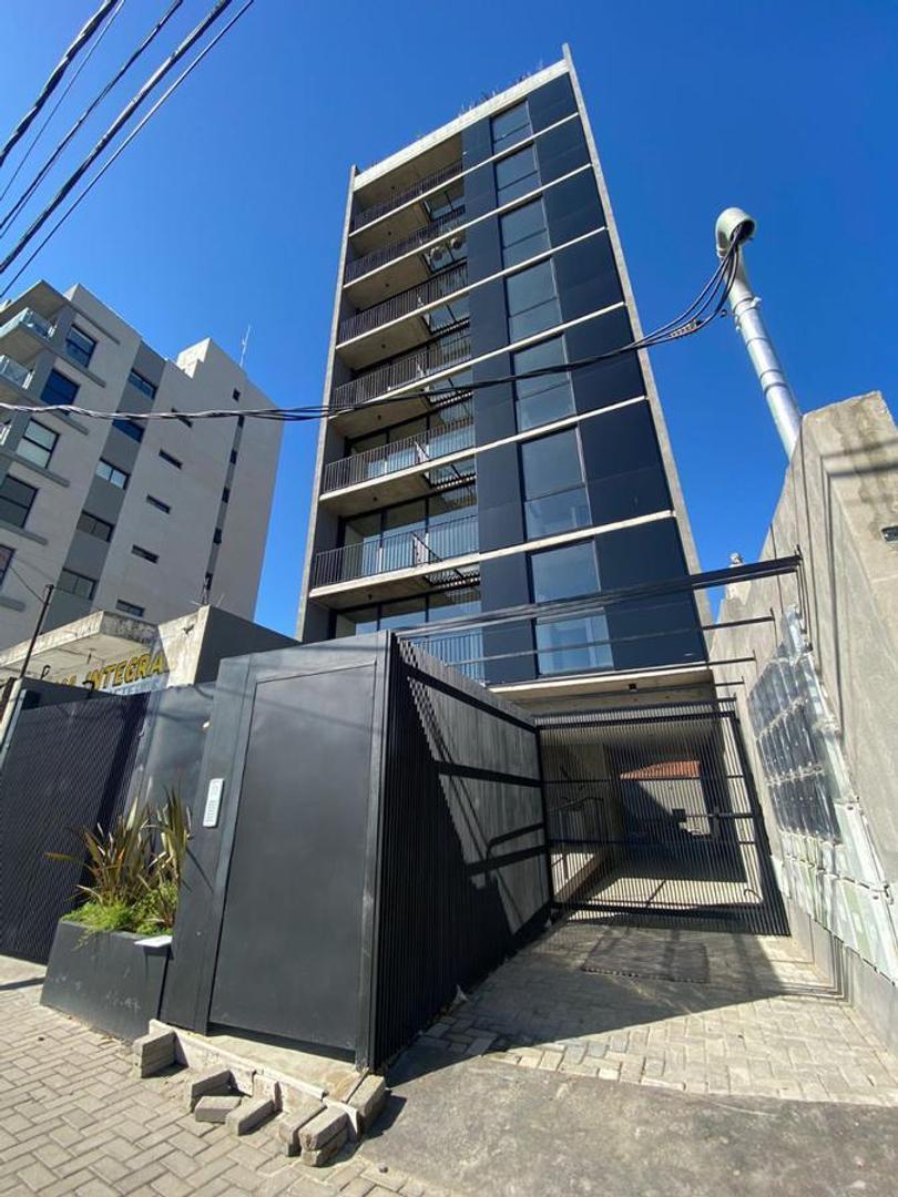 Alquiler- Semipiso de 2 ambientes c/ cochera,  Haedo Norte