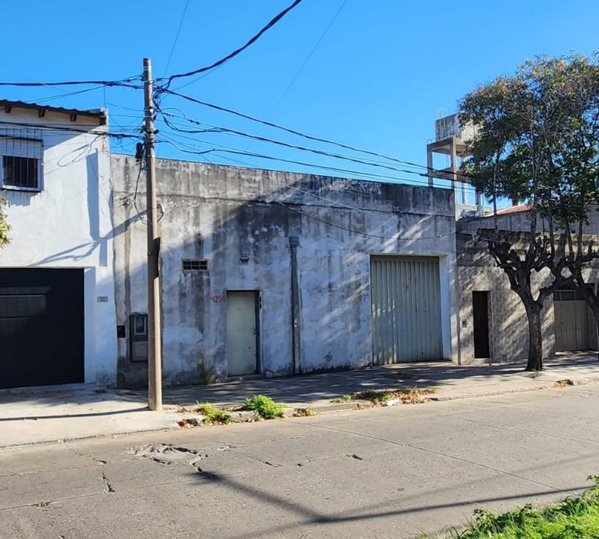 GALPON 305m2 cubiertos, 510 m2 totales ZONA INDUSTRIAL