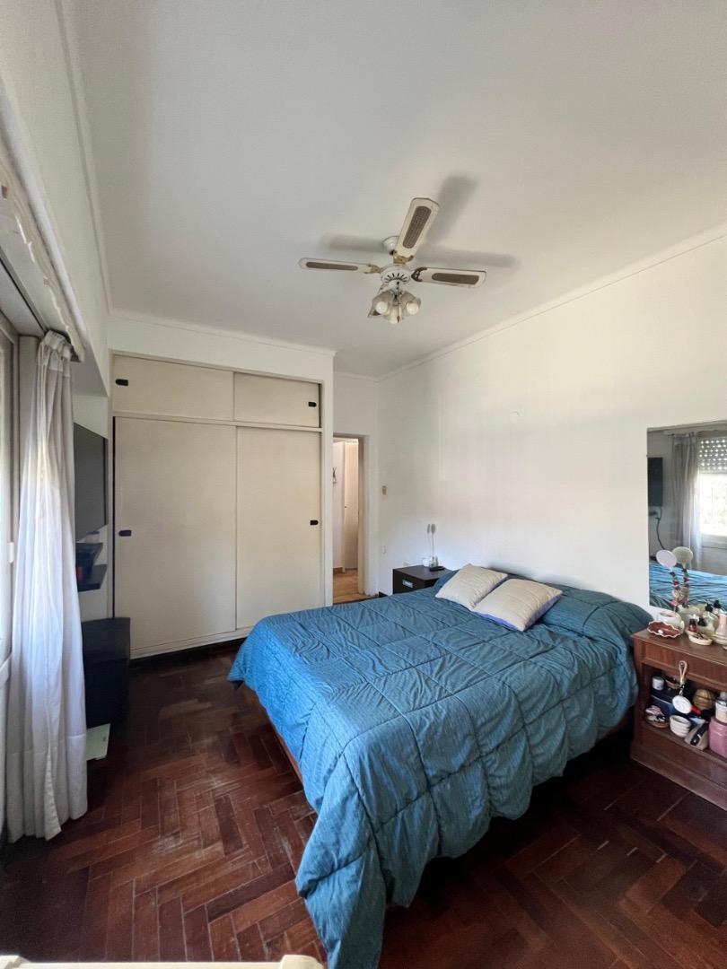 Venta De Propiedad Con Casa, Oficina Y 3 Dptos.