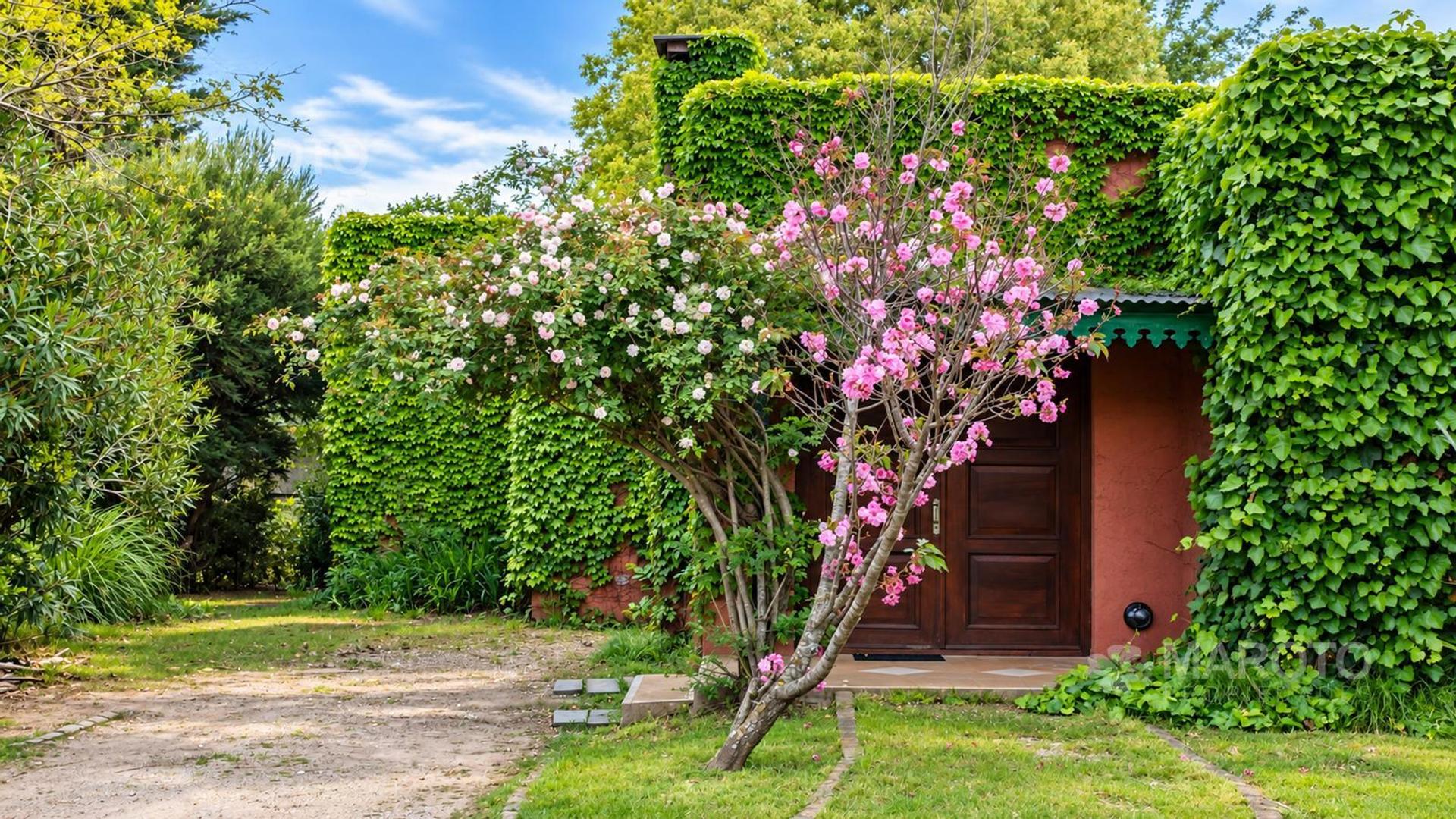 Casa en venta  en Barrio Privado San Lucas -Maroto Propiedades