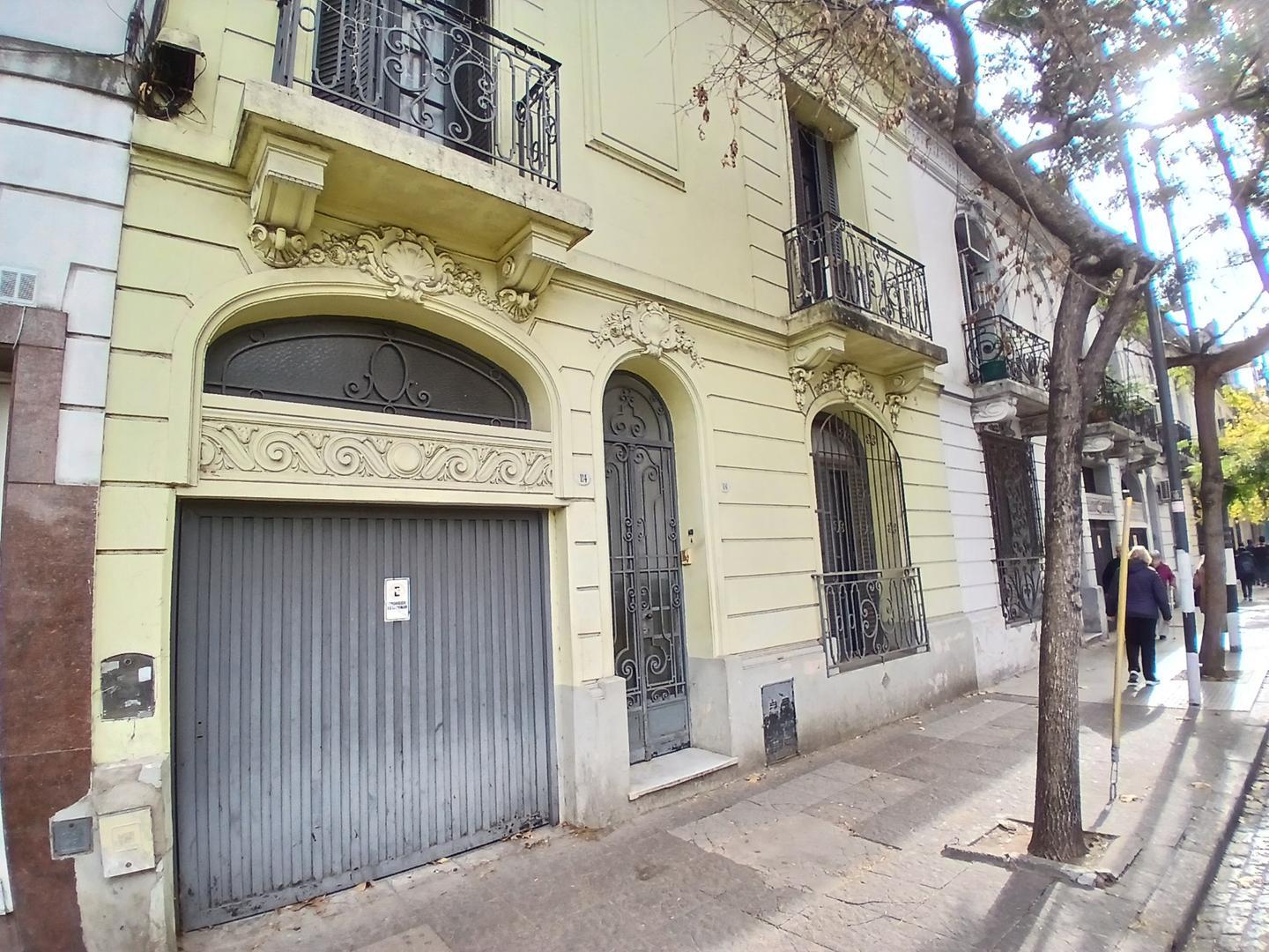 EXCELENTE CASA CON GARAGE-TERRAZA-DOBLE INGRESO