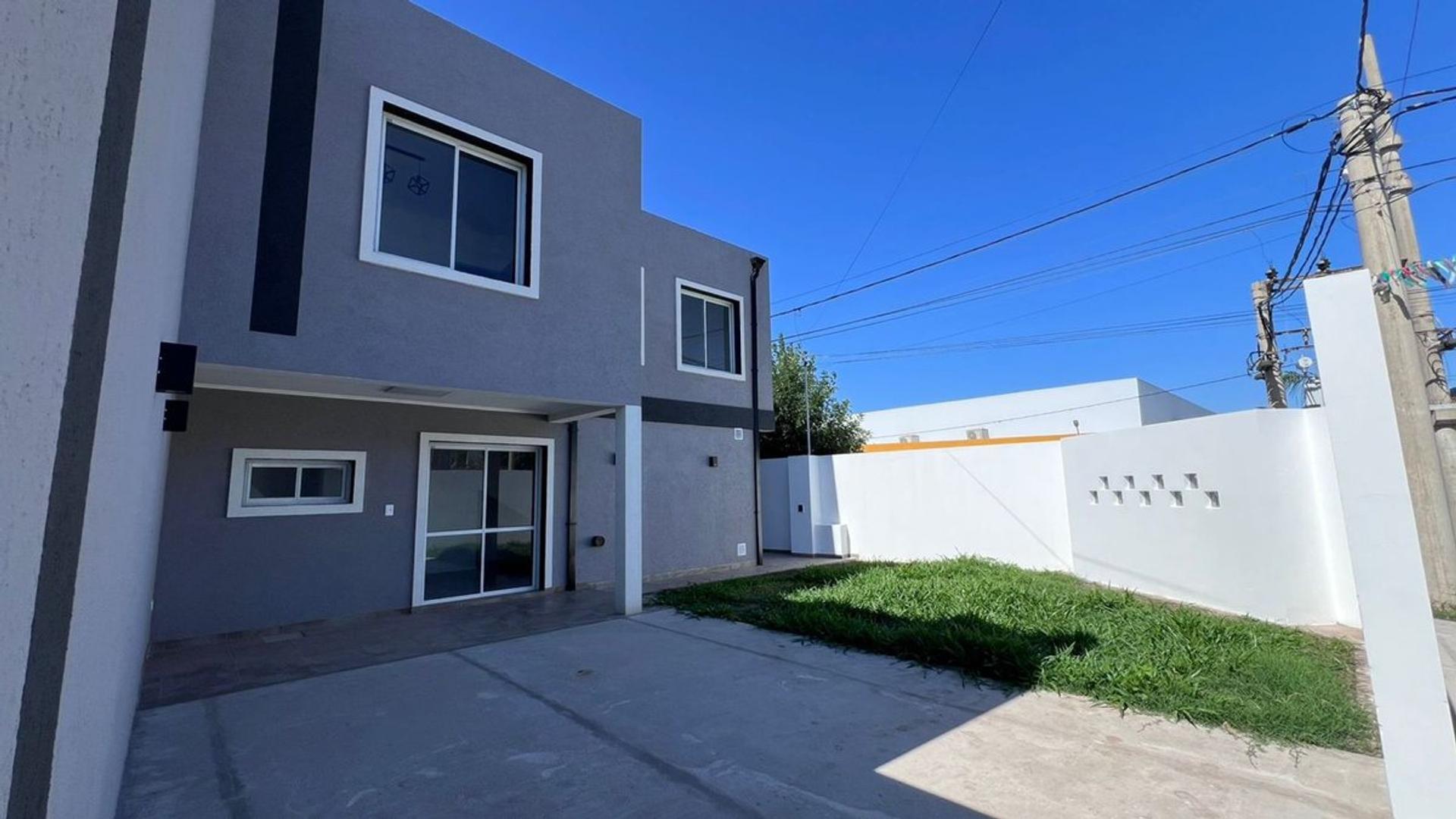 Casa 4 ambientes con 2 baños