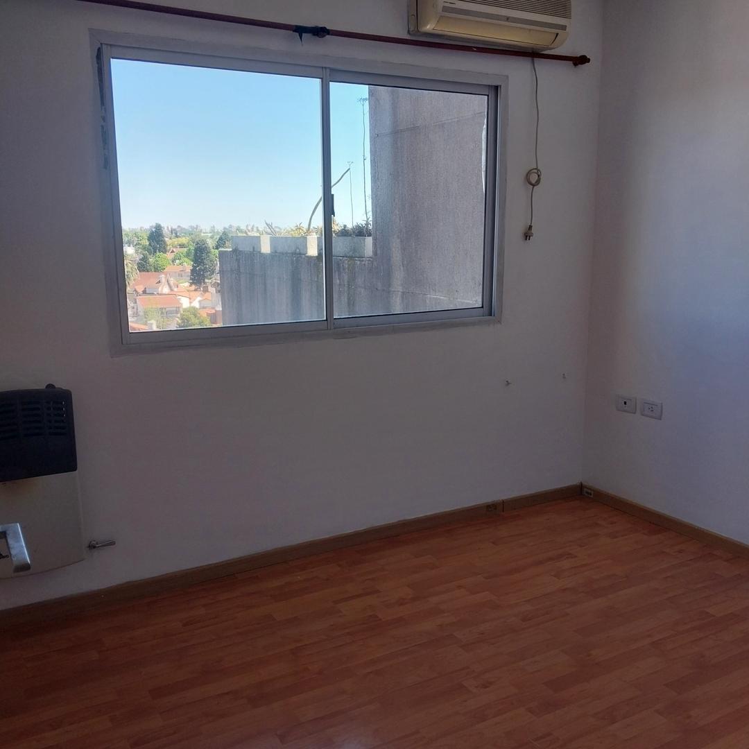 Departamento en Alquiler en Haedo, $ 420.000