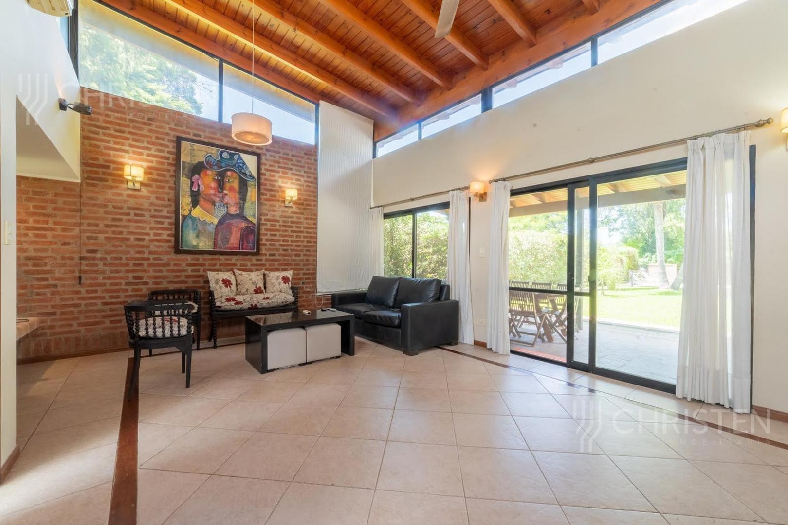 Casa en Venta con 1 cochera