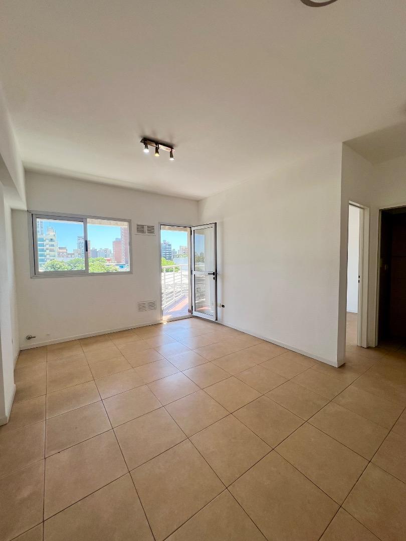 Domingo Faustino Sarmiento 1000, Piso 3