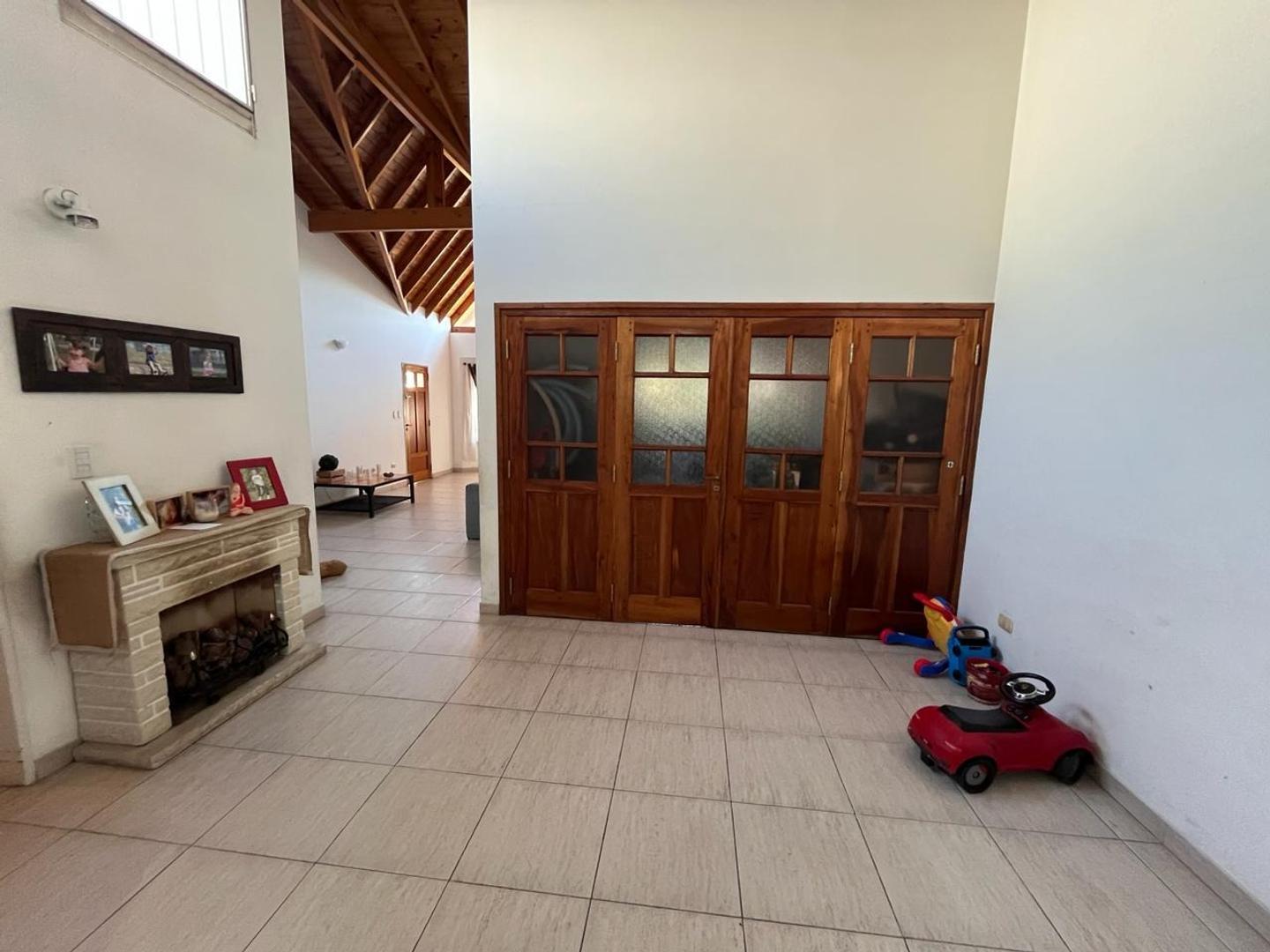 Casa en Venta en Castelar Norte, USD 140.000