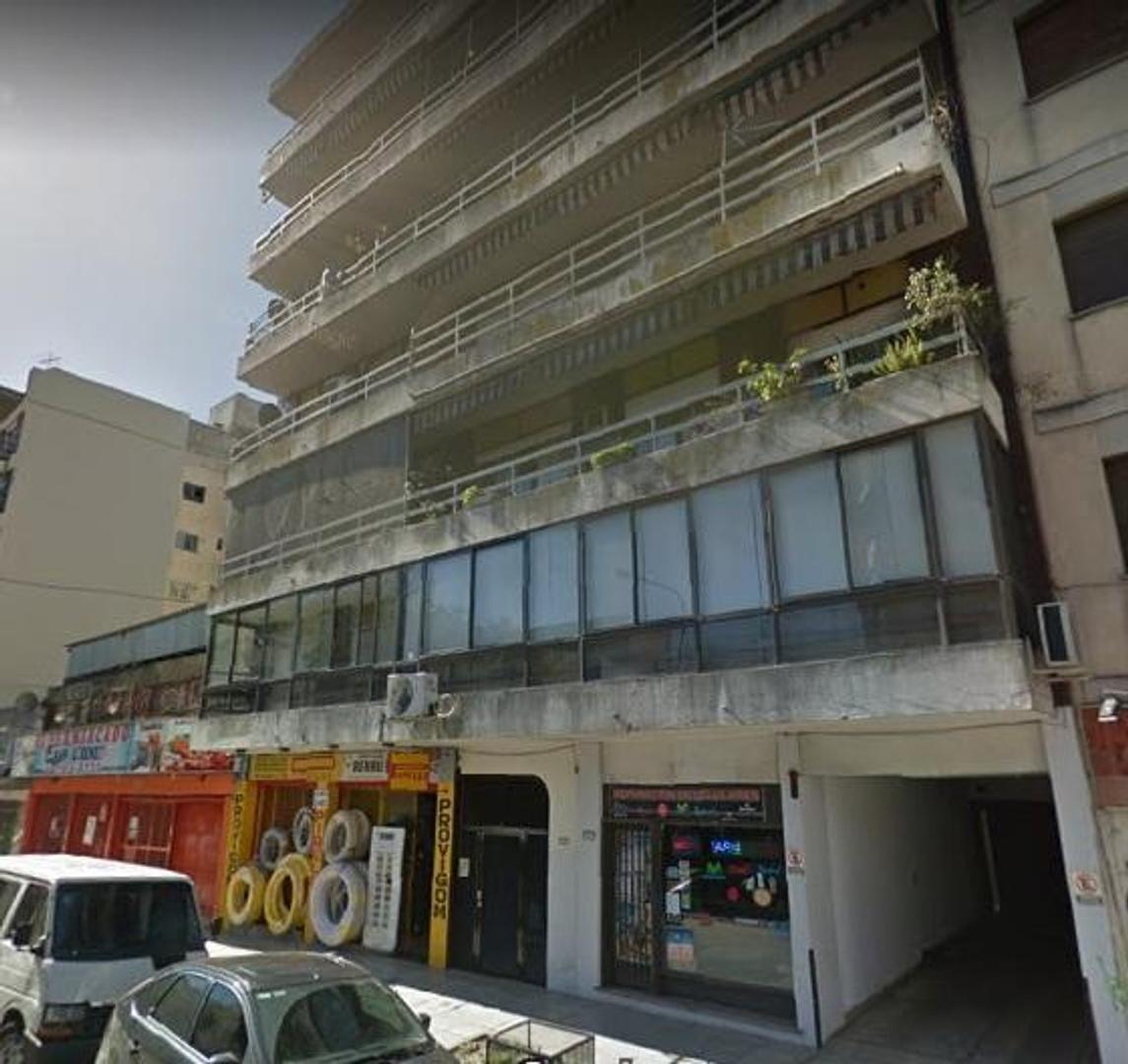 San Martín Centro. Depto 3 amb muy amplio c/balcón + cochera