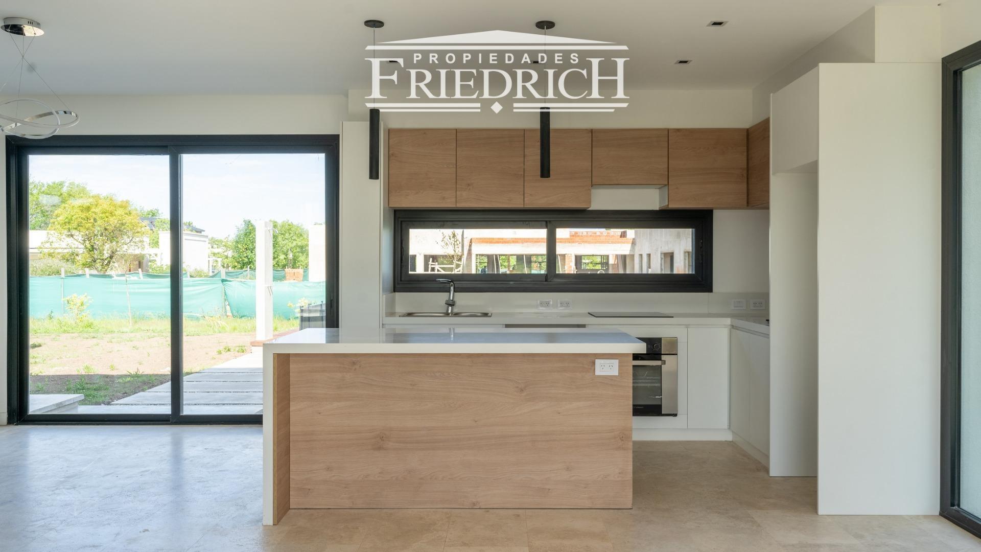 Casa 4 ambientes con 4 baños