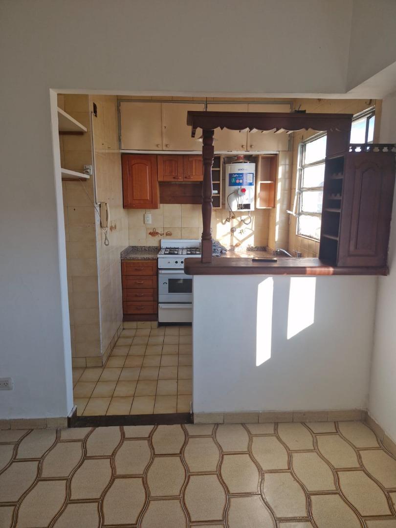 Departamento en Alquiler en Haedo, $ 420.000