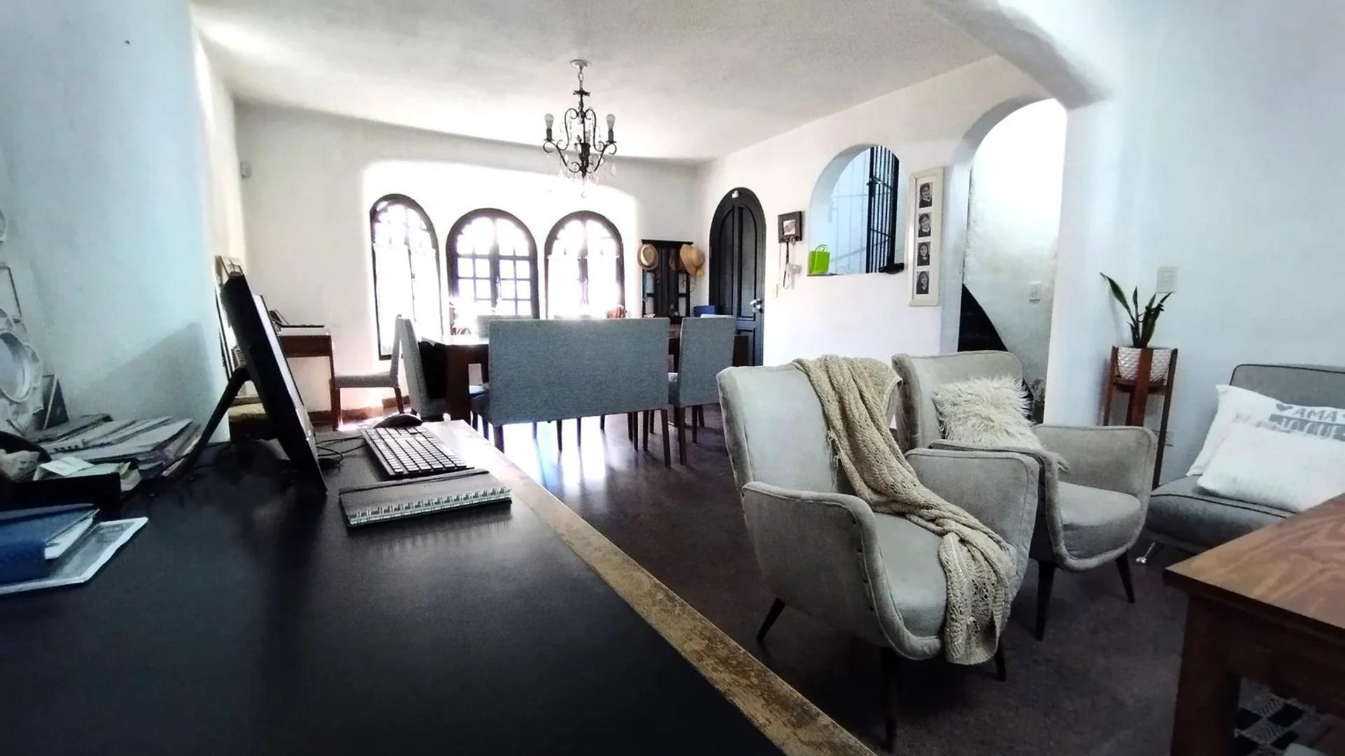 Casa en venta - 5mb. - Udaondo - Ramirez al 1200