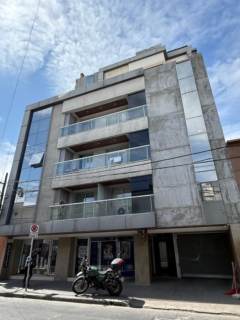 Pellegrini 250 , Piso 6