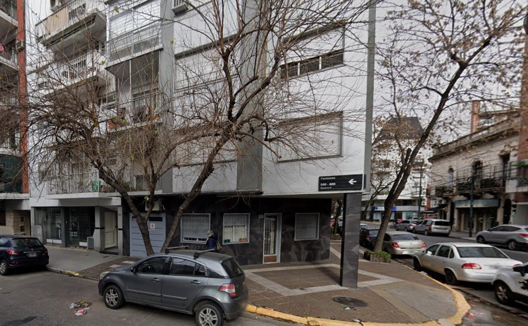 Departamento de 3 ambientes al Frente c/ Dep  y  Cochera