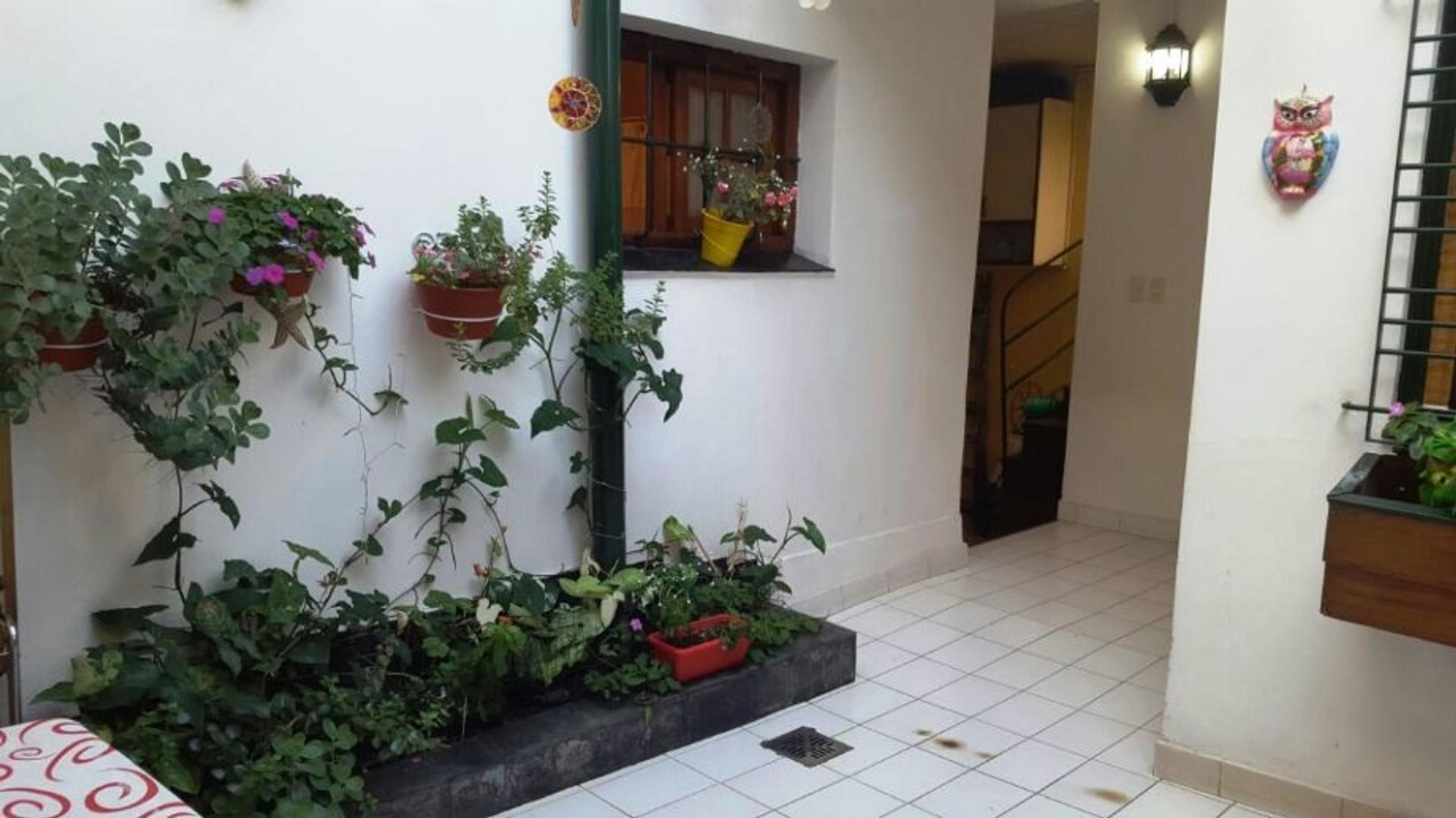 Casa 5 ambientes con 4 baños