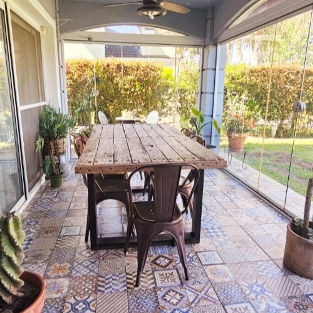 Casa 5 ambientes con 4 baños