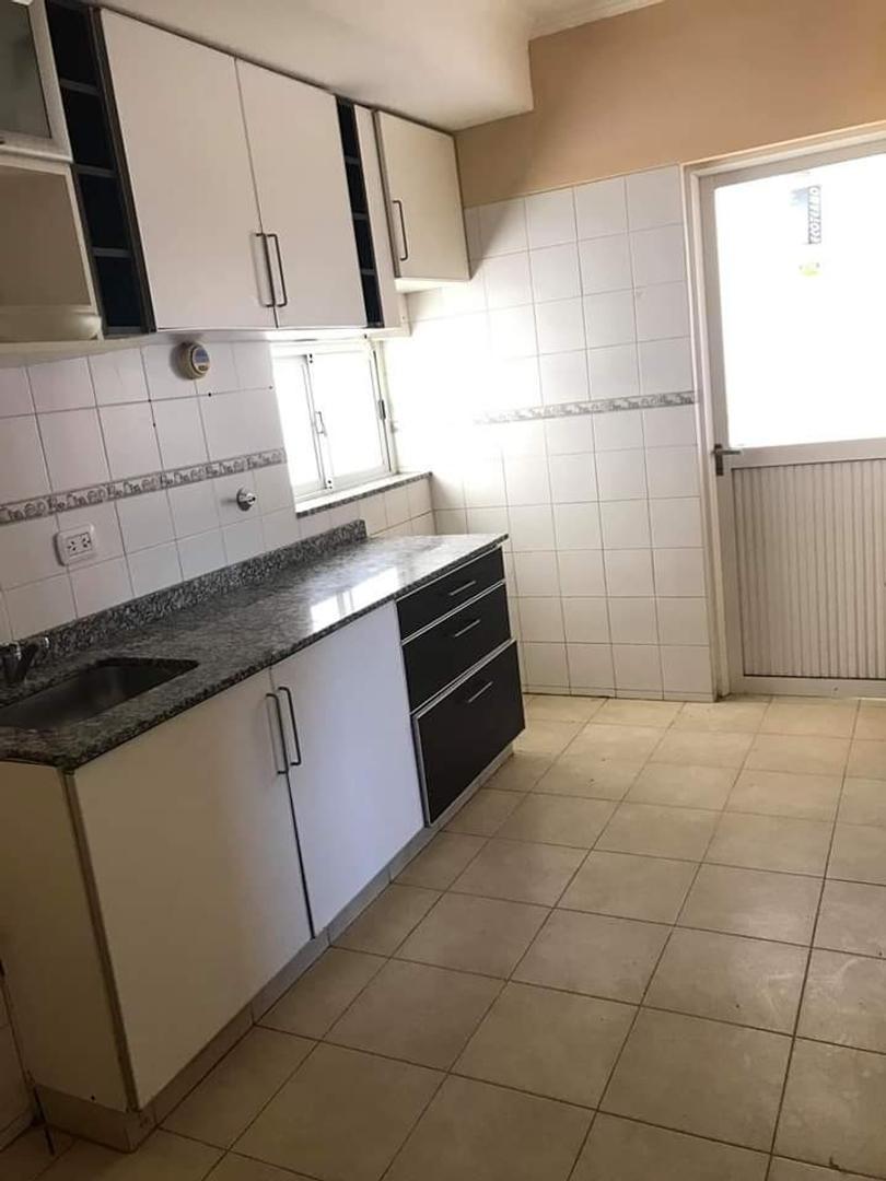 DE DOMINICHI Vende depto 2 dormitorios con cochera MP229