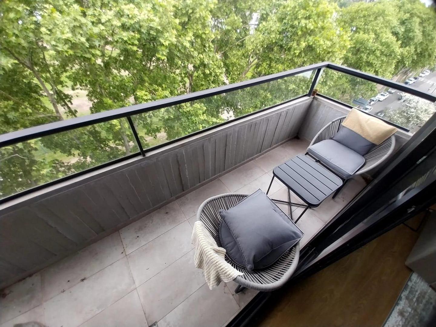 Departamento en Alquiler en Refinerías, $ 1.200.000