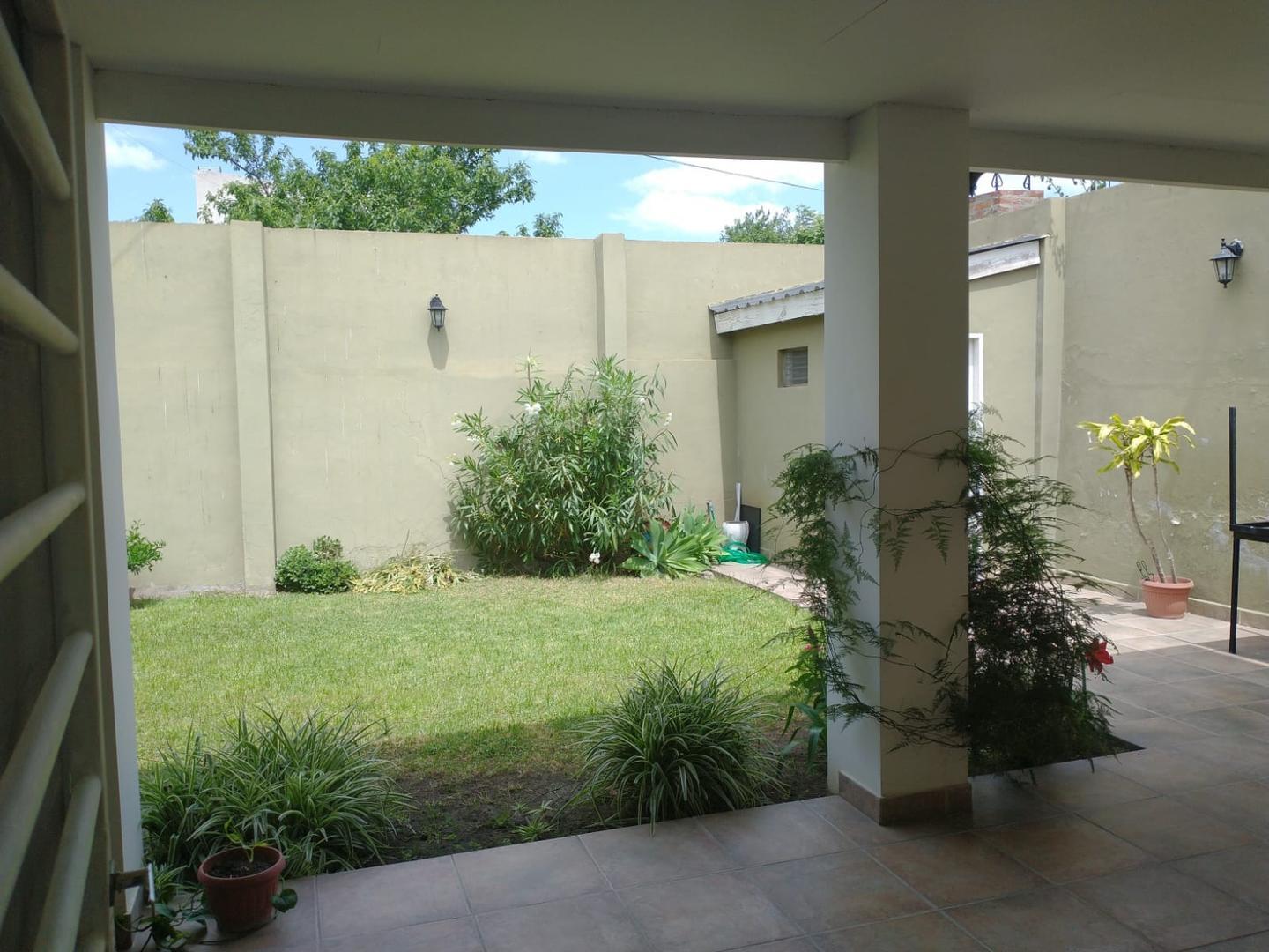 CASA EN LAVALLOL EXCELENTE PROPIEDAD ACEPTA PERMUTA 