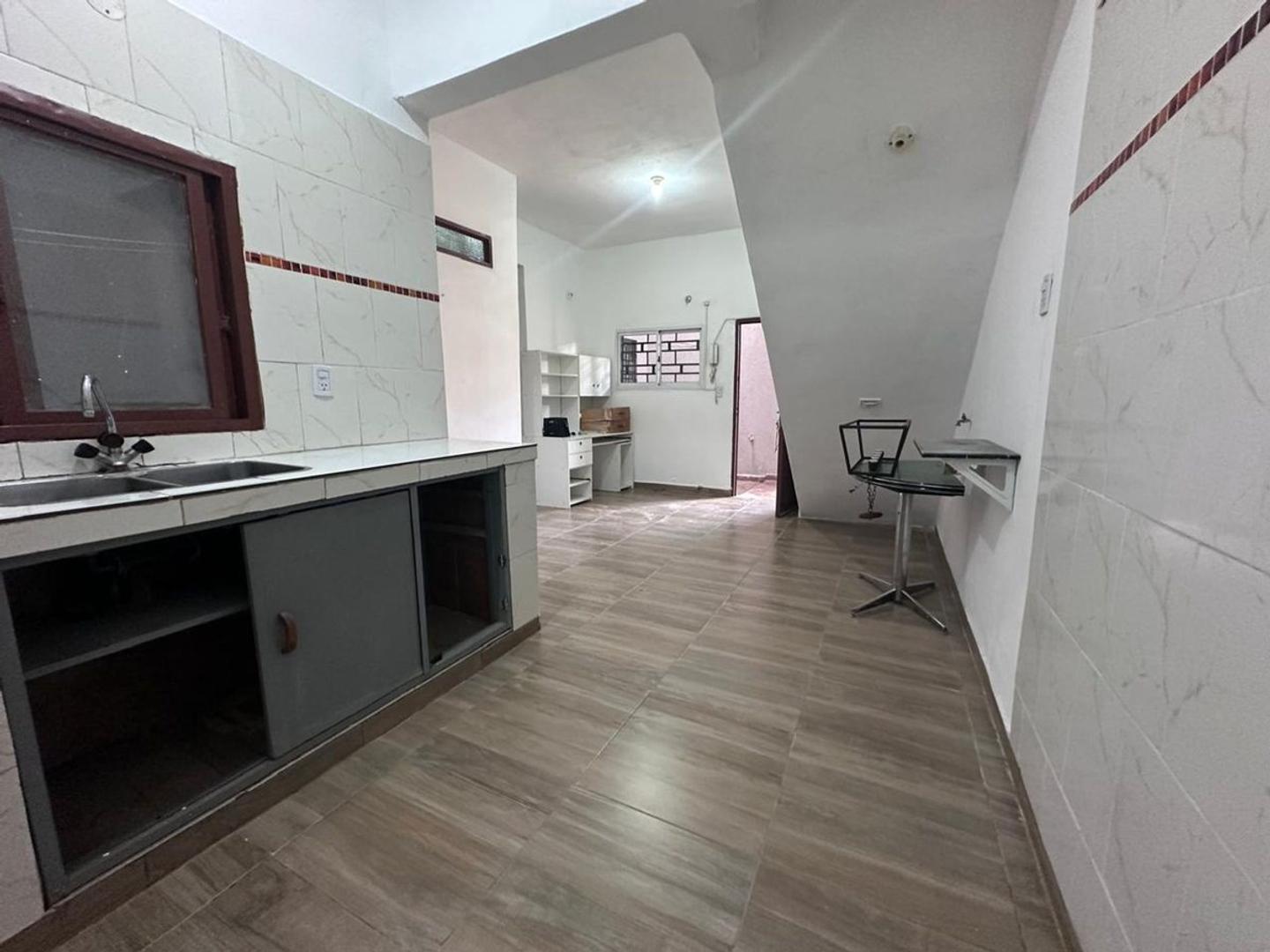 ALQUILA PH 3 AMBIENTES PATIO LAVADERO SIN EXPENSAS