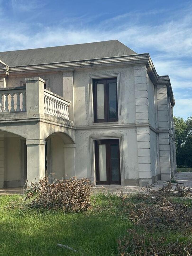 Casa en Venta con 2 cocheras