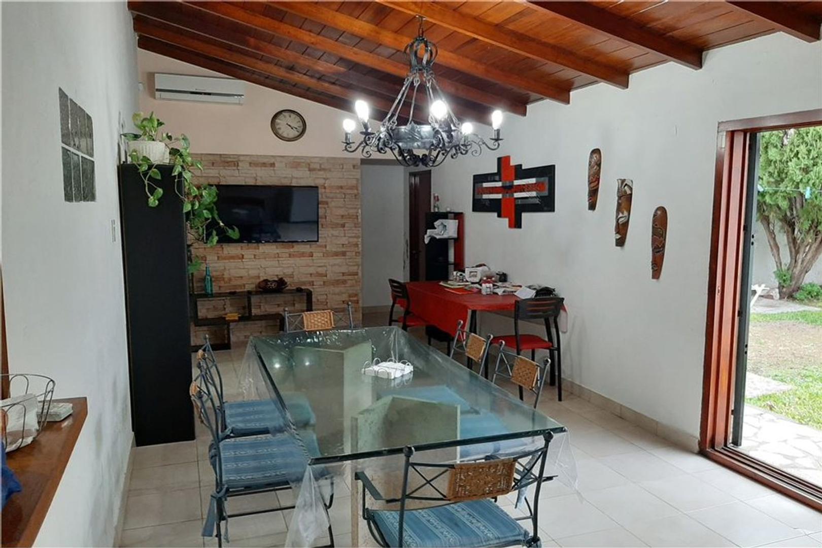 Casa 4 ambientes con 2 baños