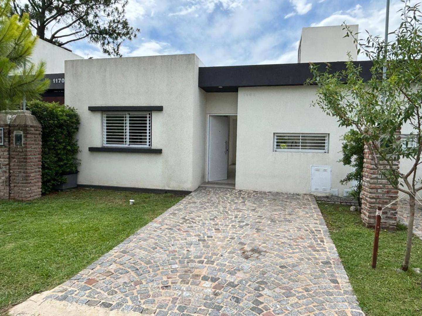 Alquiler Casa 3 Amb Barrio Semicerrado Matheu