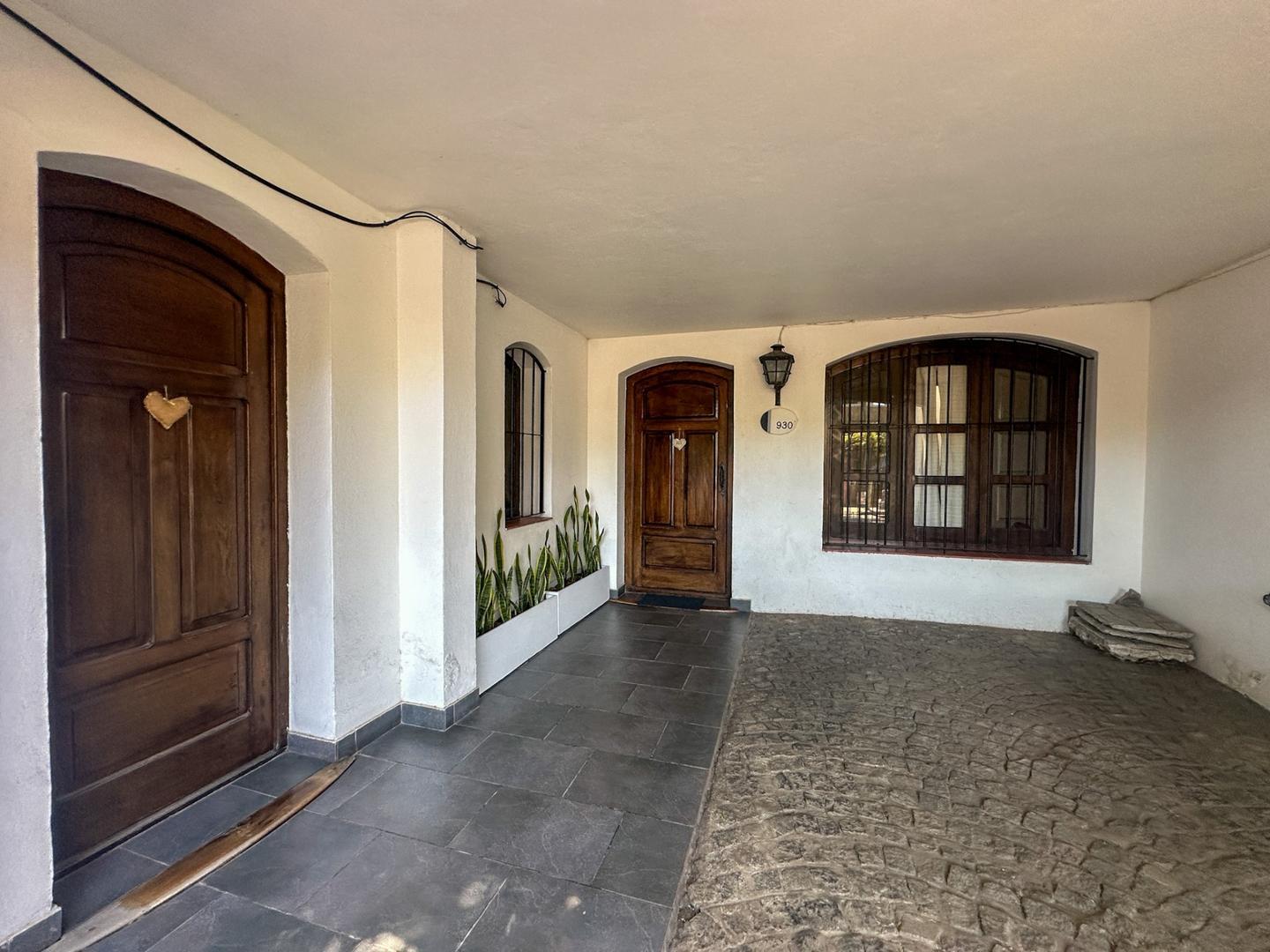 Casa 5 ambientes con 4 baños