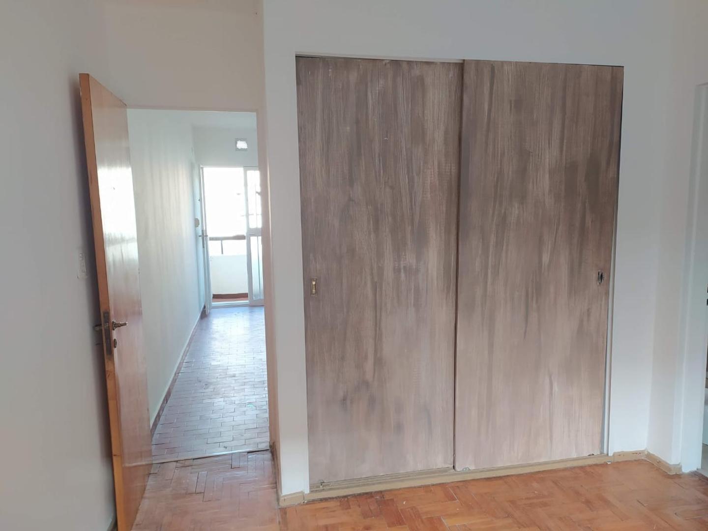 Corrientes 2300, Piso 1