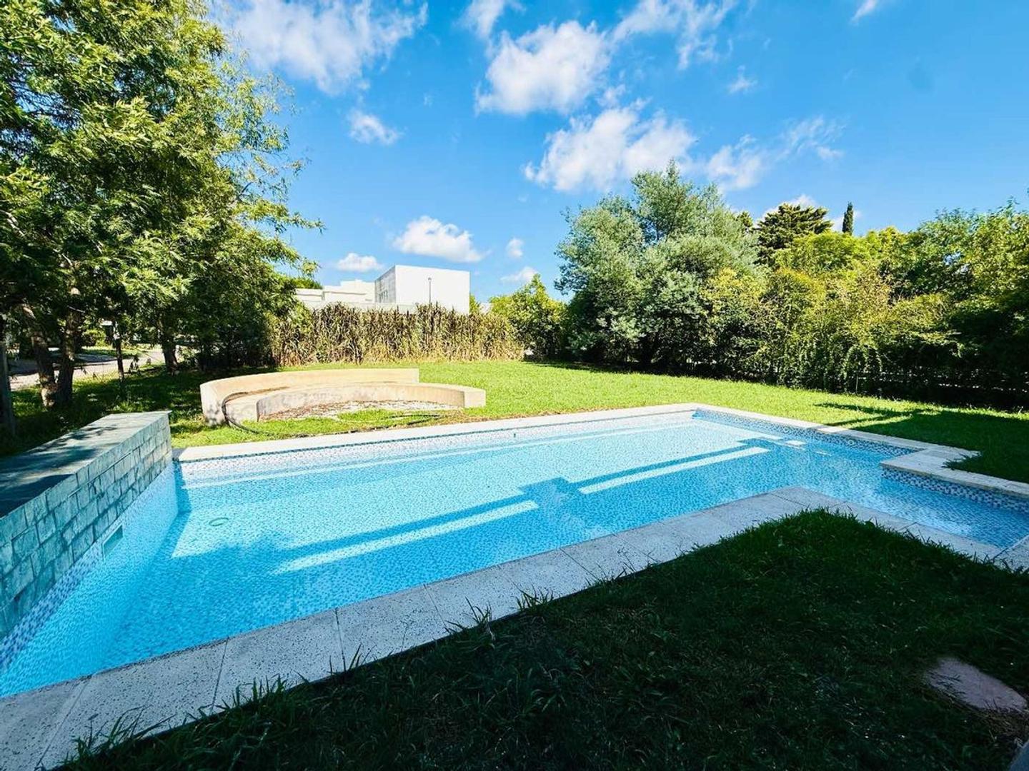 Casa ALQUILER pileta 6 ambientes B. Bermudas Pilar