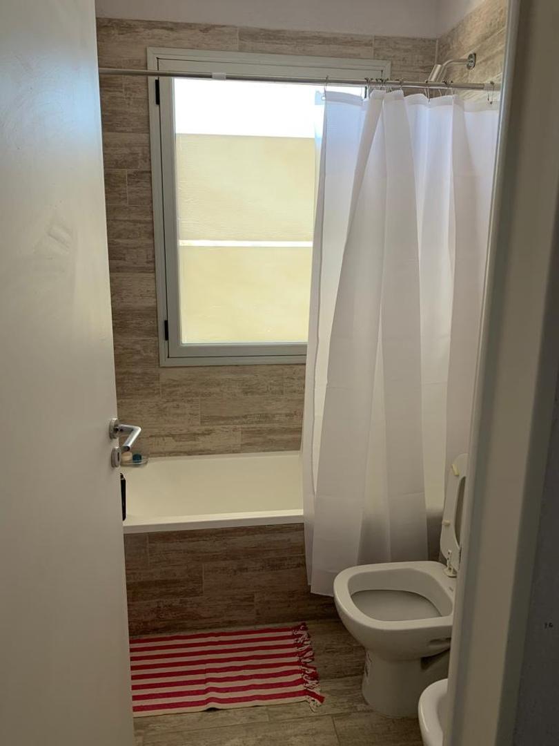 Casa en Alquiler Temporal con 3 cocheras