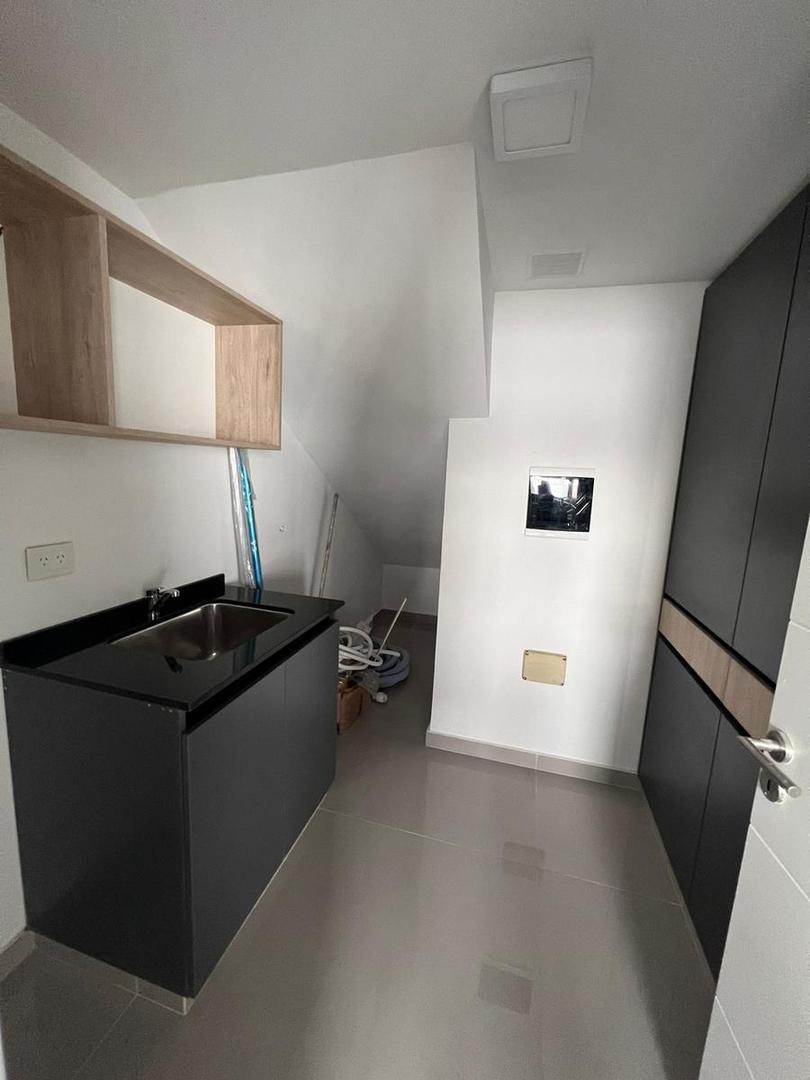 Casa 5 ambientes con 3 baños