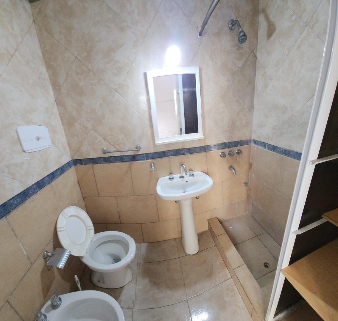 Depto Tipo Casa en Alquiler con 1 cocheras