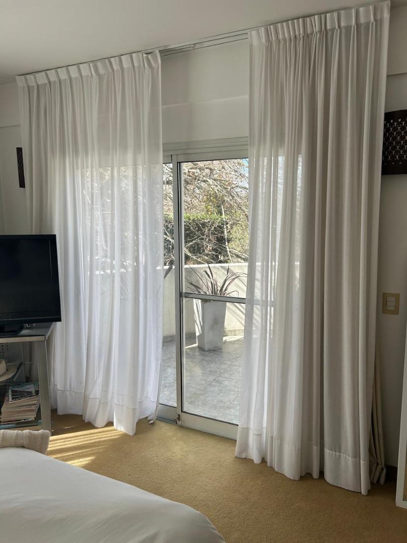 Venta de casa tres dormitorios, Abril Club de Campo