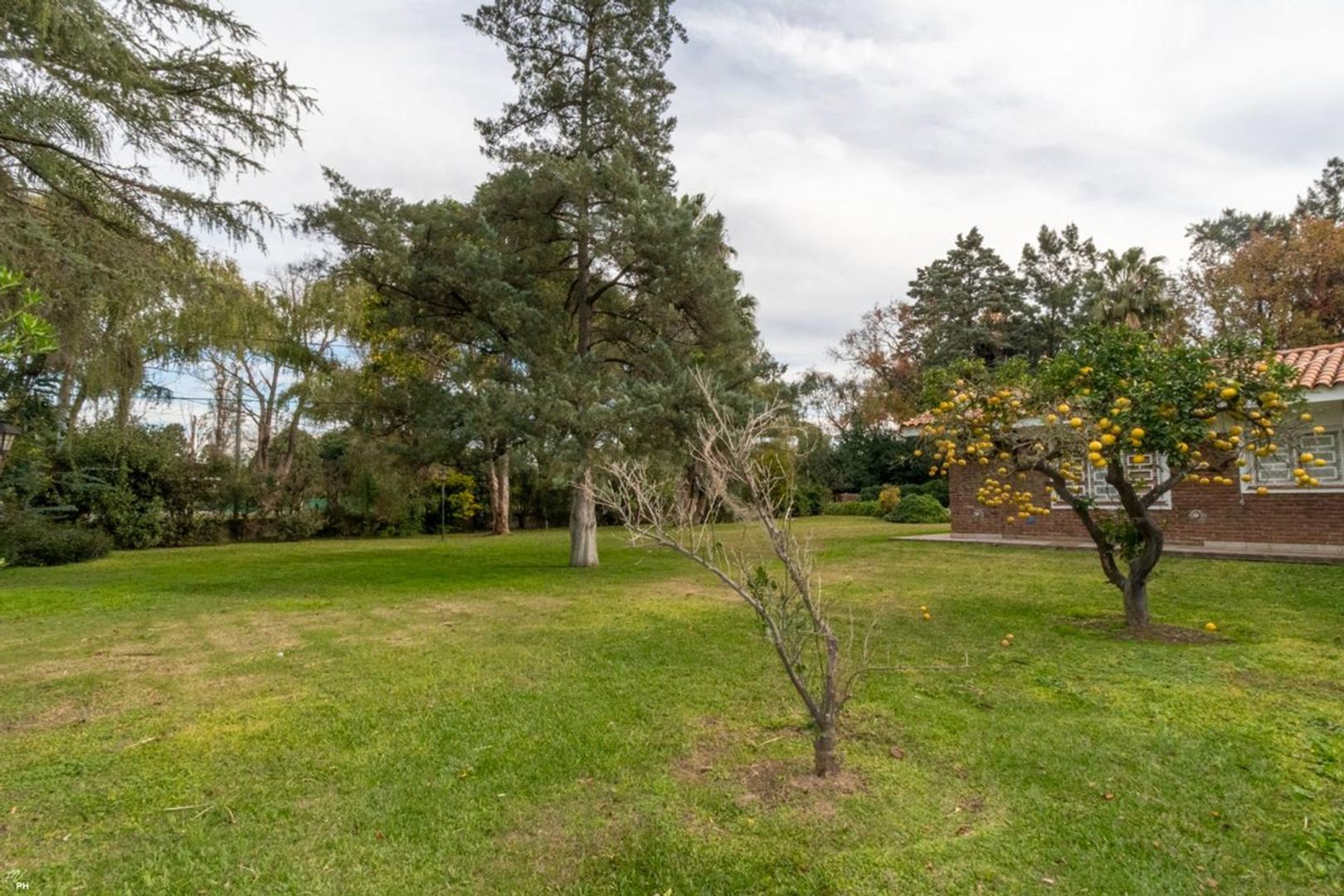 Casa en Venta con 2 cocheras