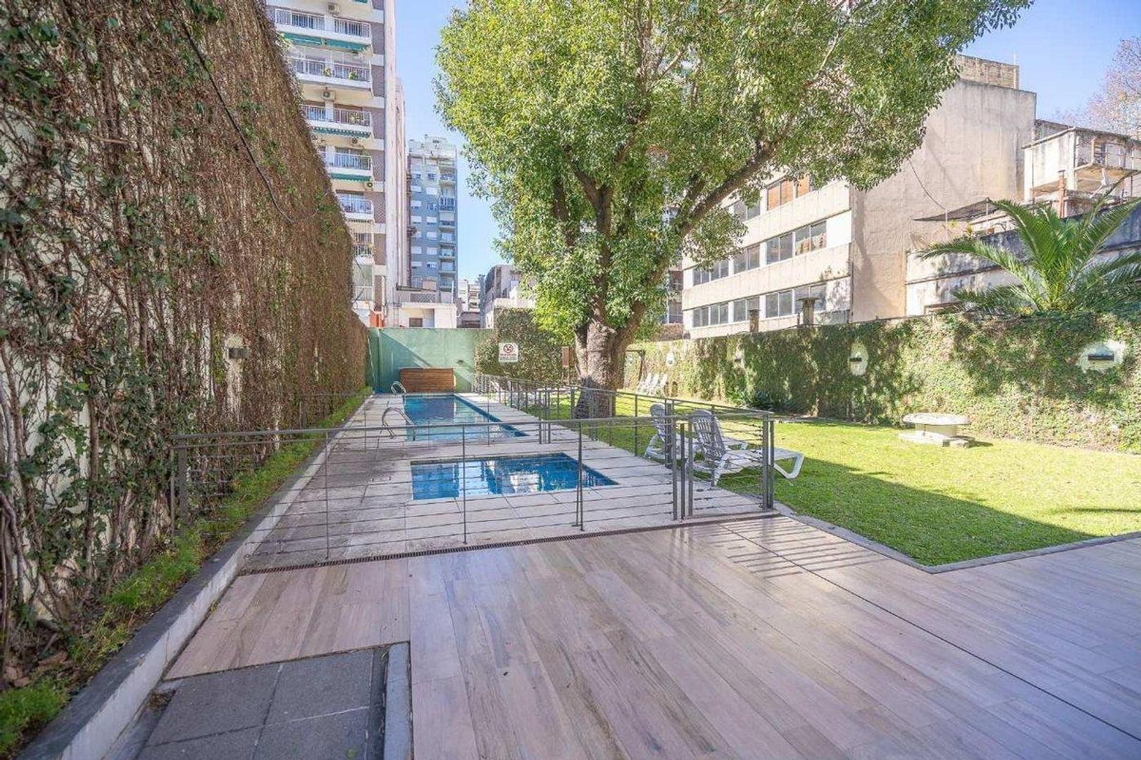 5 ambientes amplio con 2 cocheras. Edificio con Amenities.