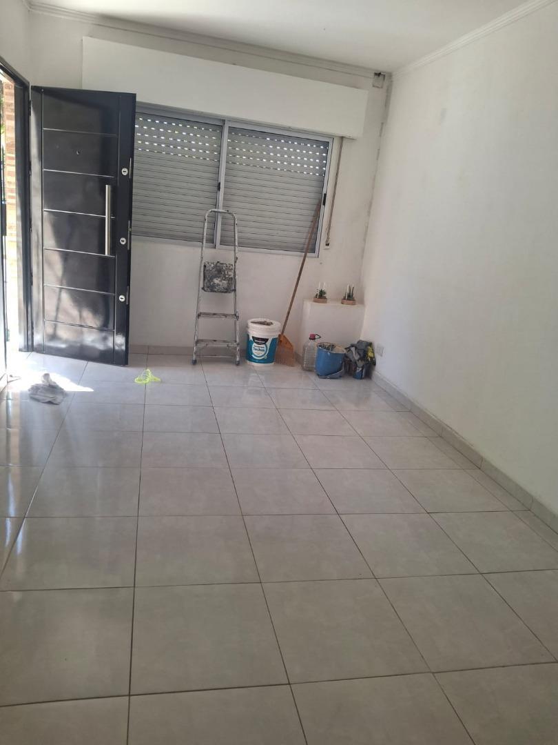 CASA 3 AMB ,GARAGE Y TERRAZA  FRANKLIN 1100,Villa Tesei