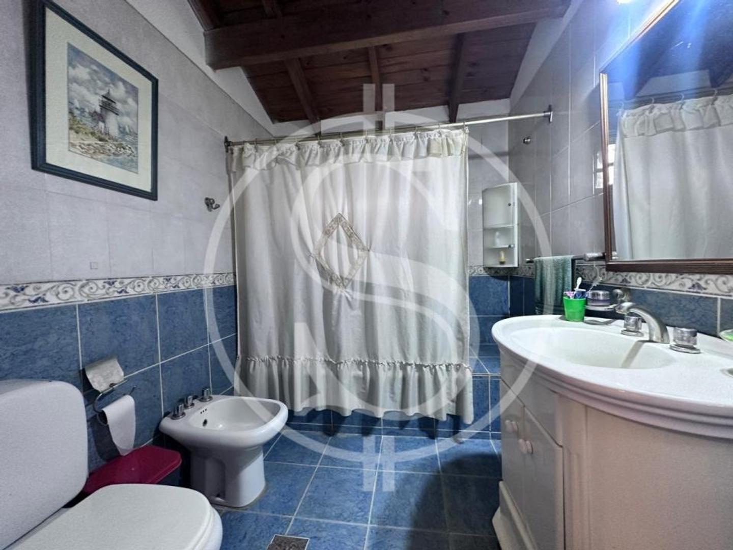 Casa 5 ambientes con 1 baño