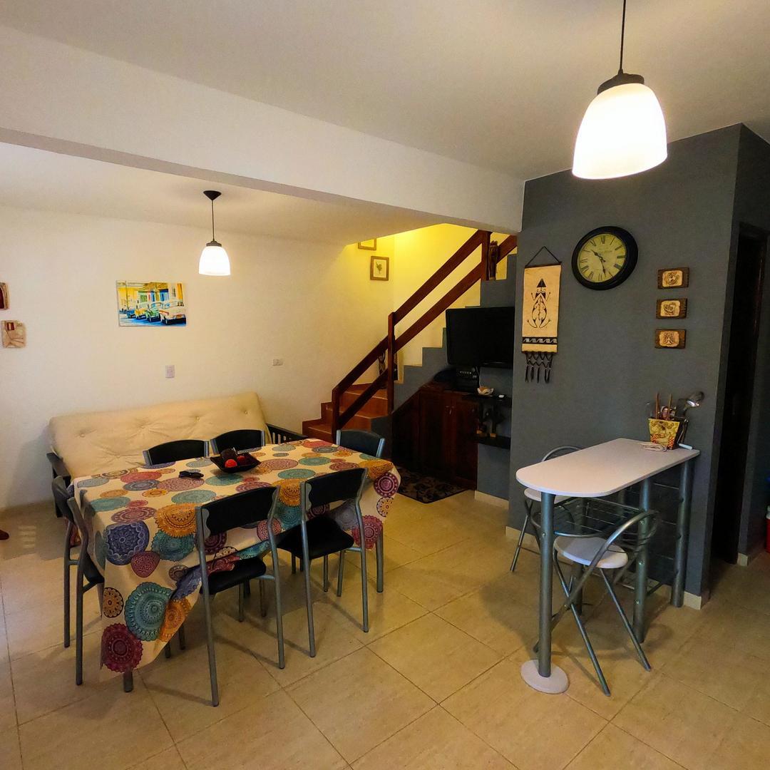 Depto Tipo Casa 4 ambientes con 2 baños