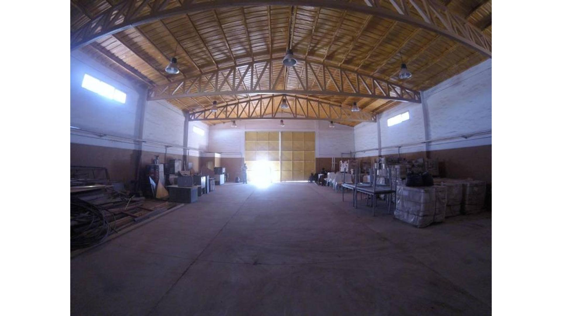 Vendo base, con Galpón y oficinas en Rincón de los Sauces.