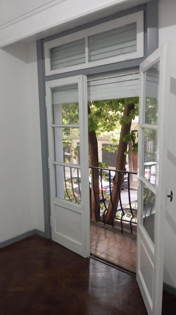 ALQUILER 2 AMBIENTES EN EXCELENTE UBICACIÓN Y BAJAS EXPENSAS !