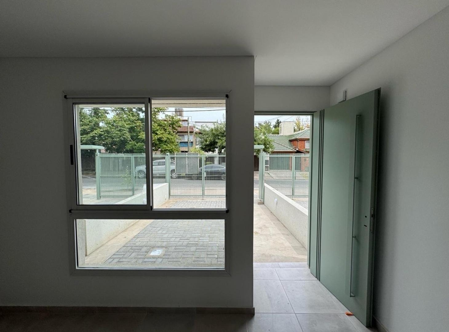 Depto Tipo Casa 3 ambientes con 2 baños