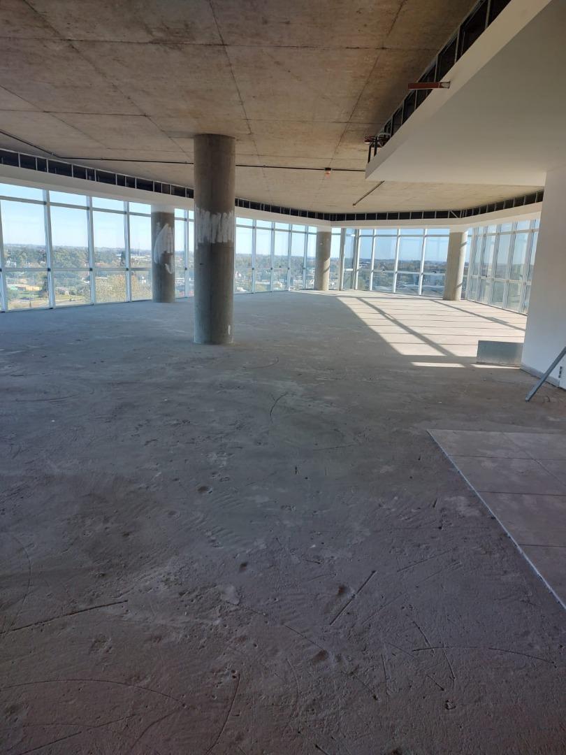 Oficina en Alquiler con 3 cocheras