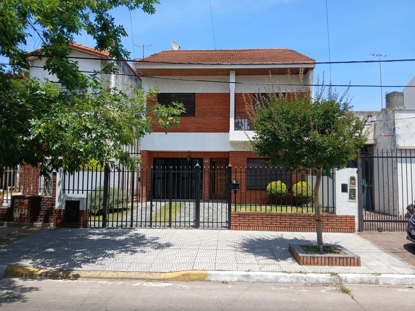CASA DE 4 AMB RAMOS MEJIA - VENTA