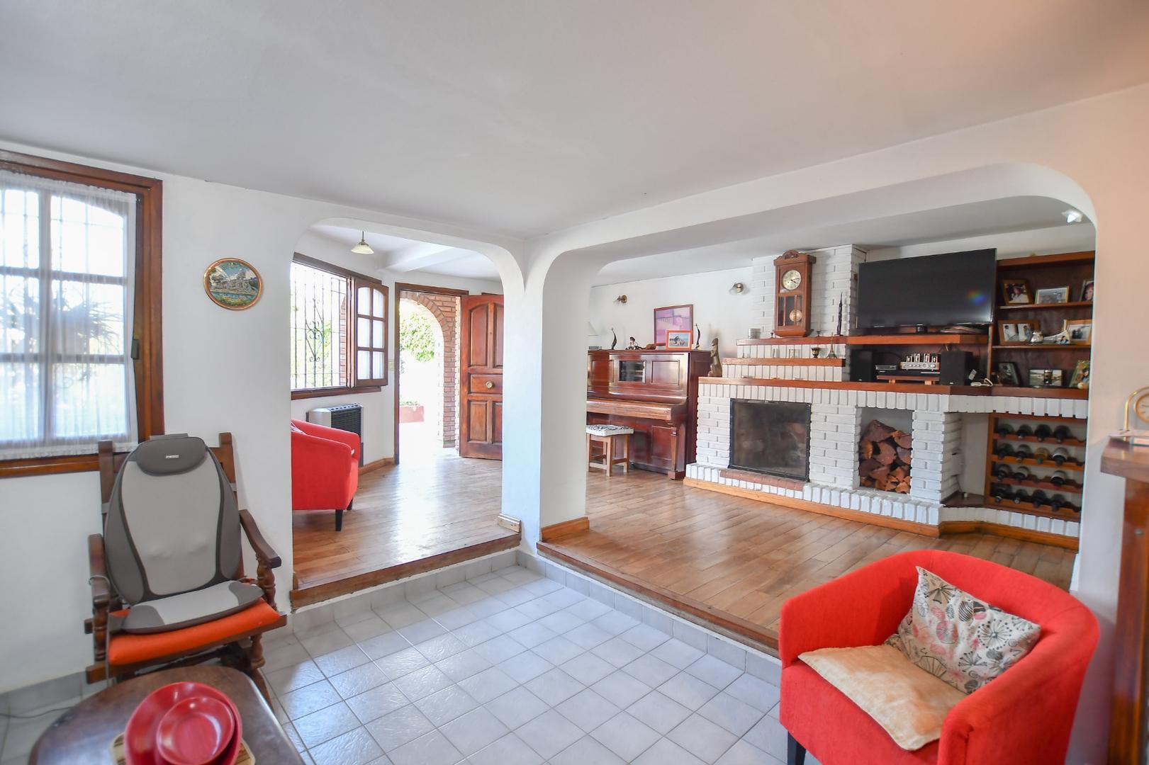 Casa en Venta con 5 cocheras