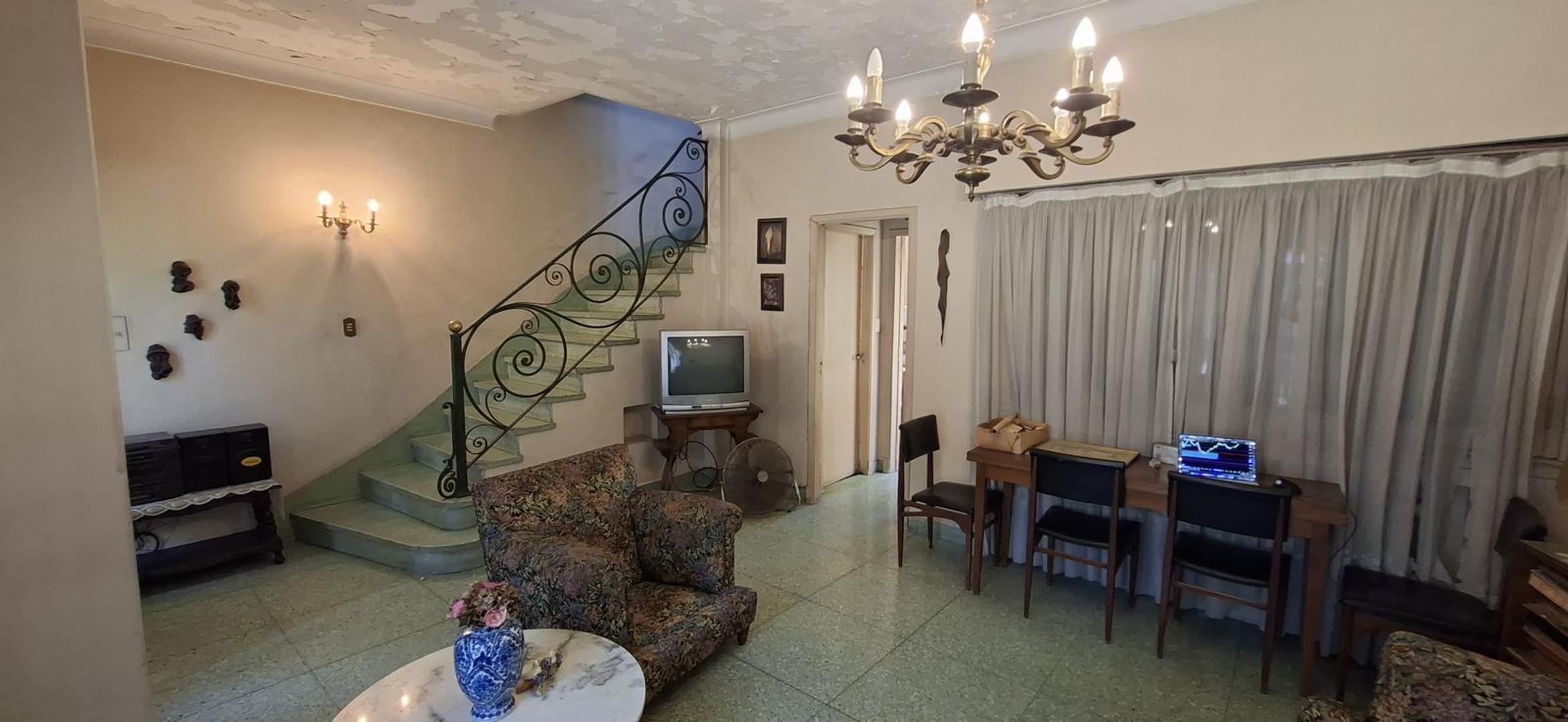 Casa en Venta con 2 cocheras
