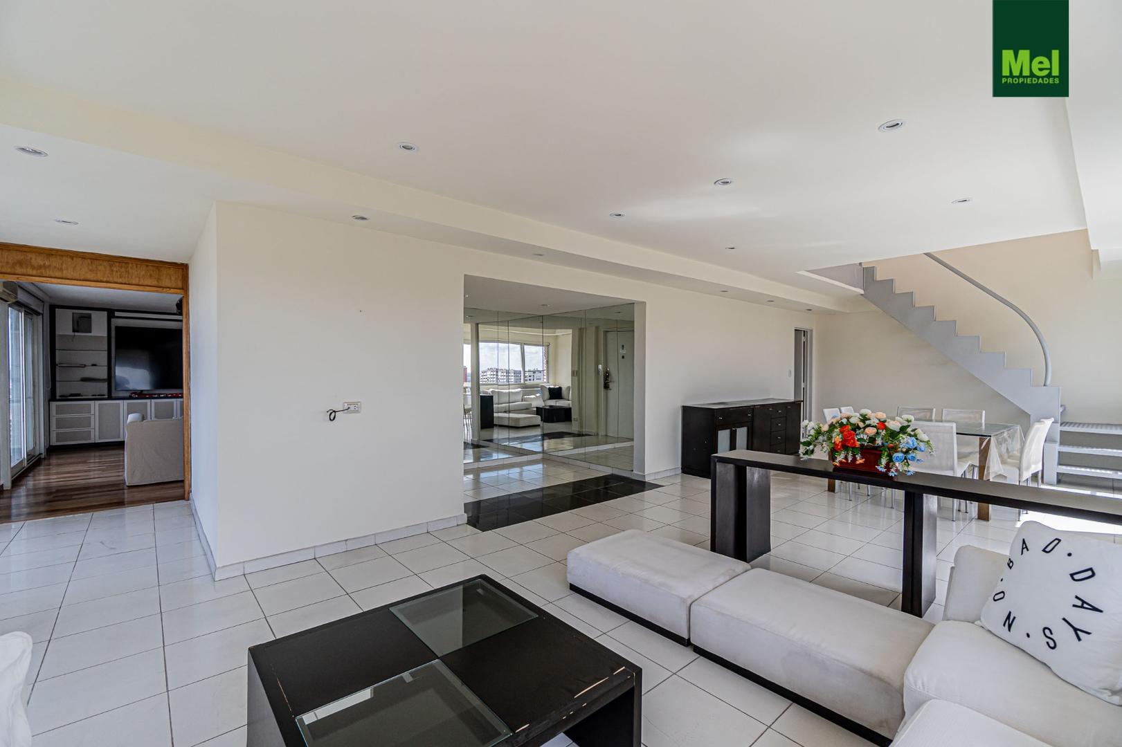 Departamento en Alquiler con 1 cocheras