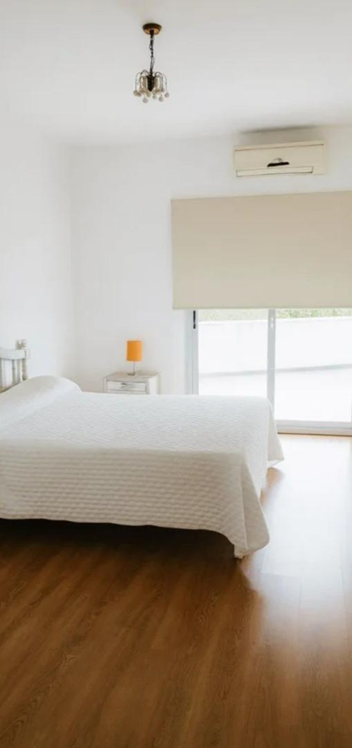 Casa en Alquiler con 1 cochera